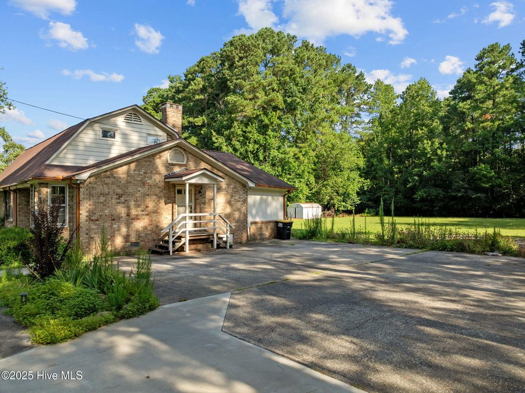 Photo of 1813 Worthington Road, Greenville, NC 27858 (MLS # 100549756)
