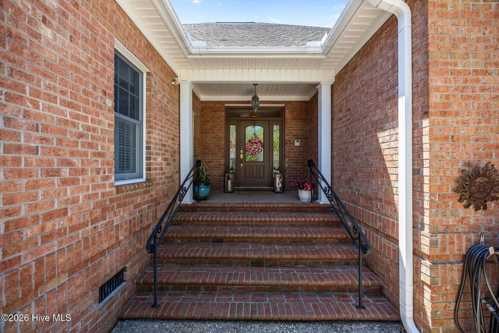 Photo of 102 Pinehurst Drive, New Bern, NC 28562 (MLS # 100567453)