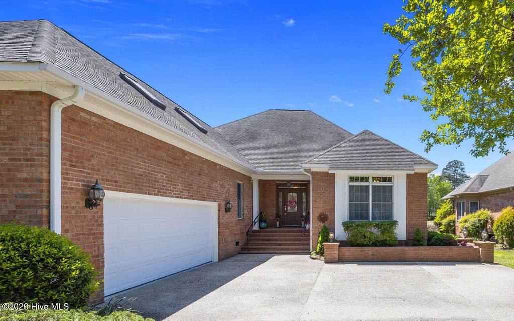 Photo of 102 Pinehurst Drive, New Bern, NC 28562 (MLS # 100567453)