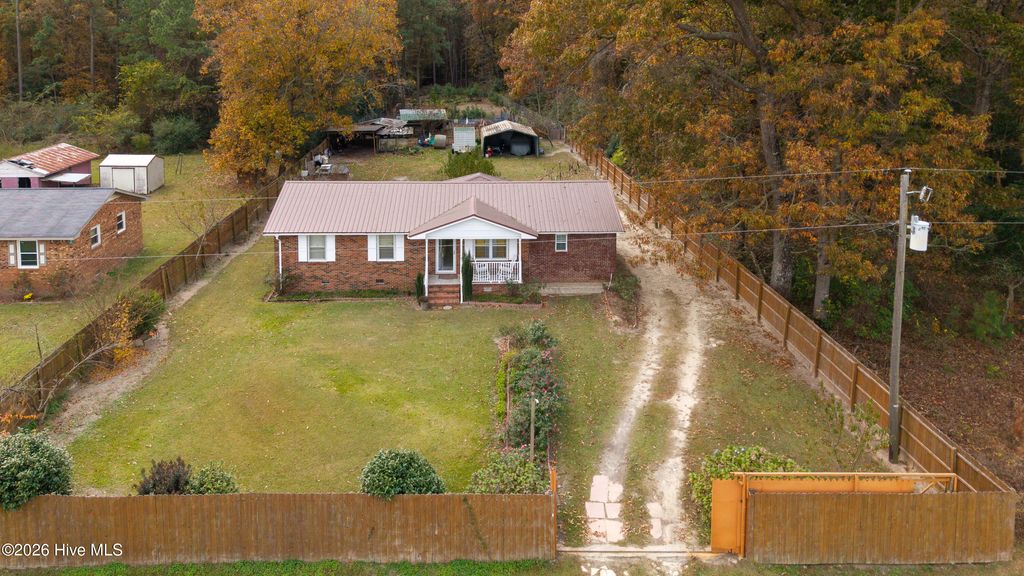 Photo of 950 Auctioneer Road, Clinton, NC 28328 (MLS # 100571937)