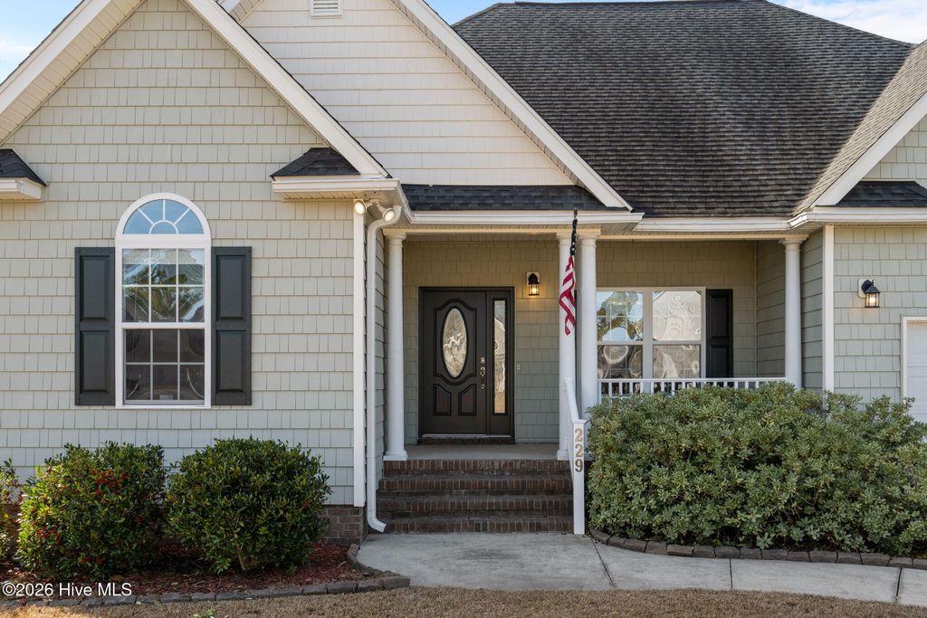 Photo of 229 Wedgefield Circle, Maple Hill, NC 28454 (MLS # 100549855)