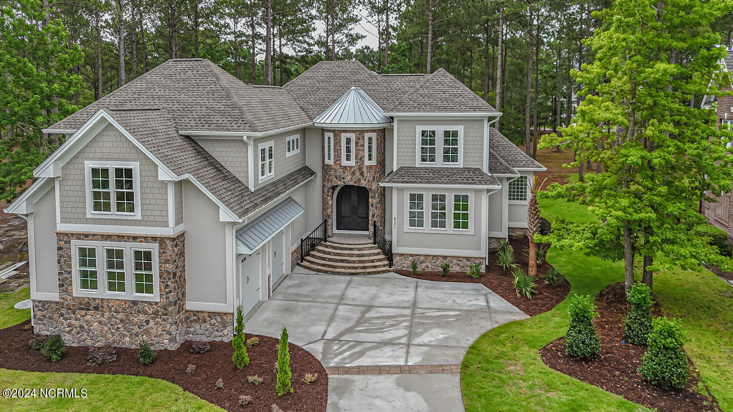 521 Lindgrove Place SW