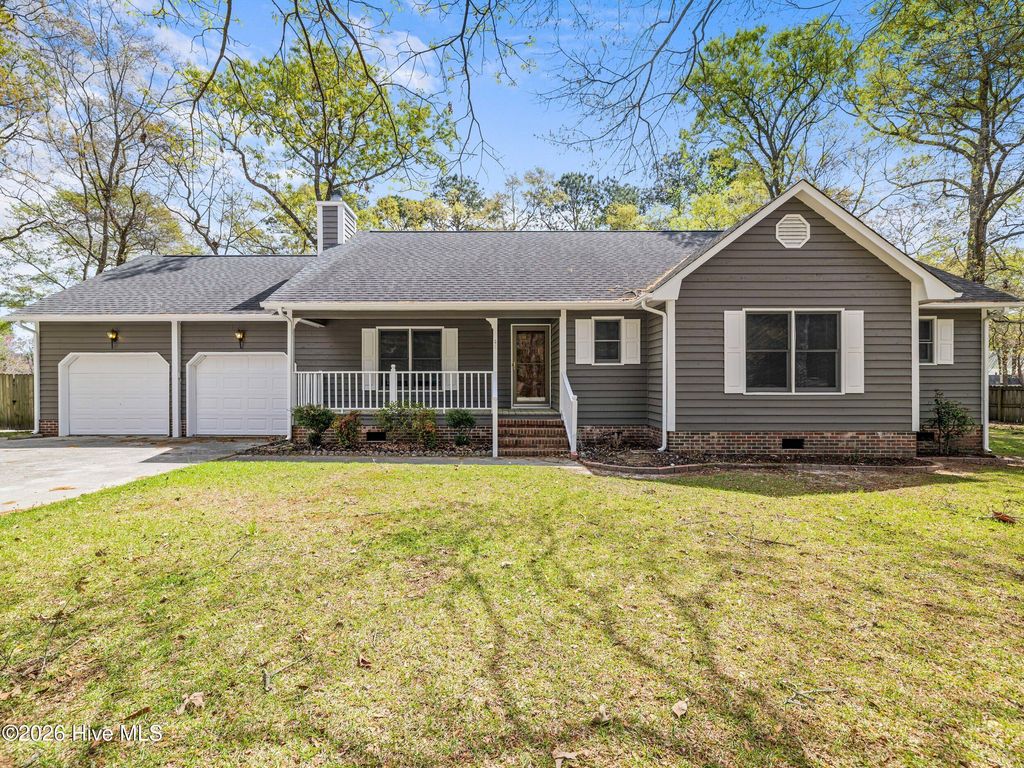 Photo of 1147 Lakeview Avenue, Richlands, NC 28574 (MLS # 100564987)