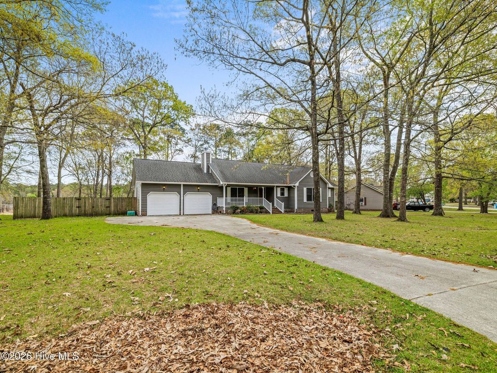 Photo of 1147 Lakeview Avenue, Richlands, NC 28574 (MLS # 100564987)
