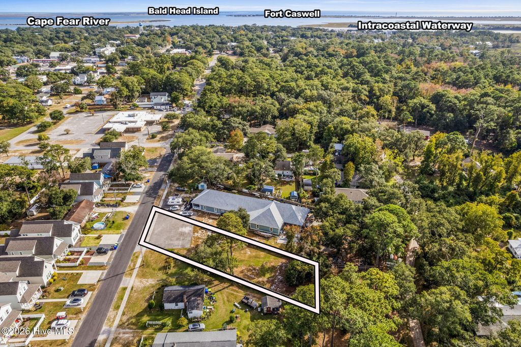Photo of 5 N Caswell Avenue, Southport, NC 28461 (MLS # 100558500)
