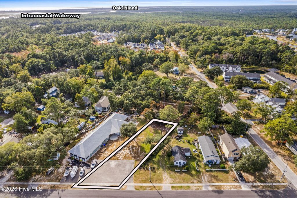 Photo of 5 N Caswell Avenue, Southport, NC 28461 (MLS # 100558500)