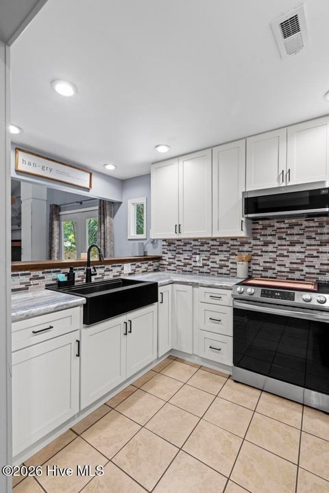 Tiny photo for 200 W Saltwood Place, Jacksonville, NC 28540 (MLS # 100589916)