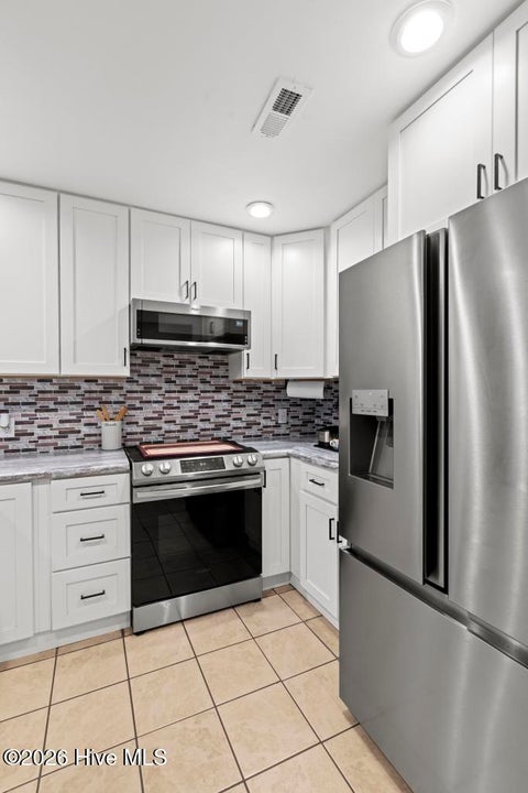 Tiny photo for 200 W Saltwood Place, Jacksonville, NC 28540 (MLS # 100589916)