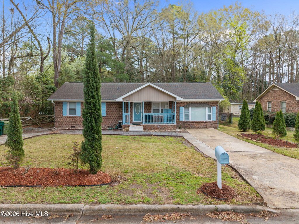 Photo of 1513 N Respess Street, Washington, NC 27889 (MLS # 100560918)