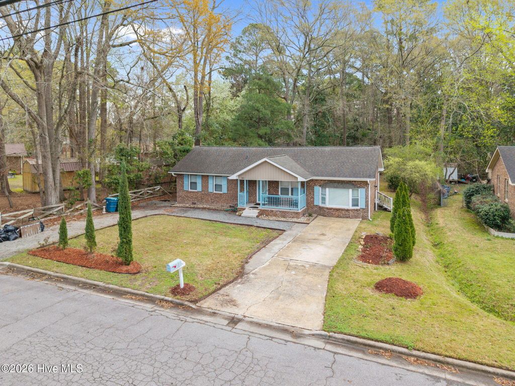 Photo of 1513 N Respess Street, Washington, NC 27889 (MLS # 100560918)