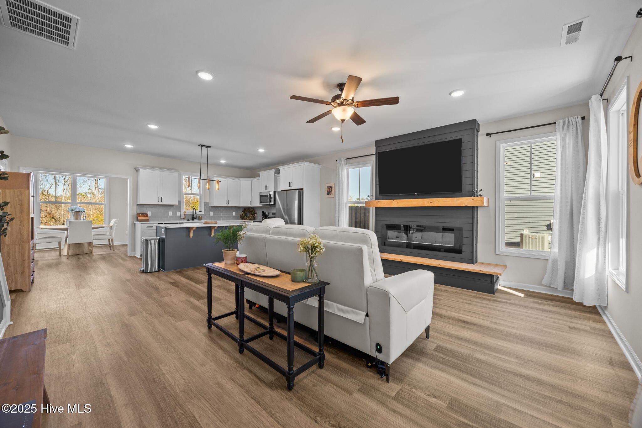 1029 Setting Sun Boulevard NE