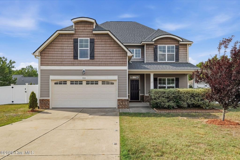 Photo of 910 Highgrove Drive, Spring Lake, NC 28390 (MLS # 100591553)