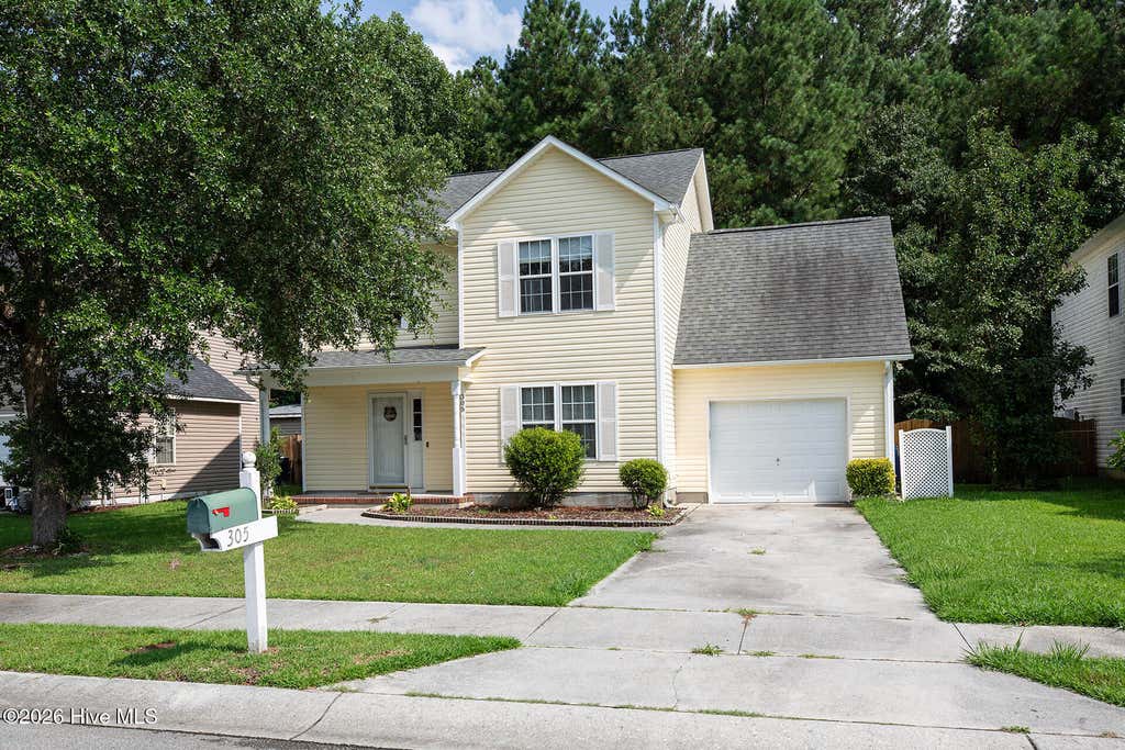 Photo of 305 Providence Drive, Jacksonville, NC 28546 (MLS # 100593447)