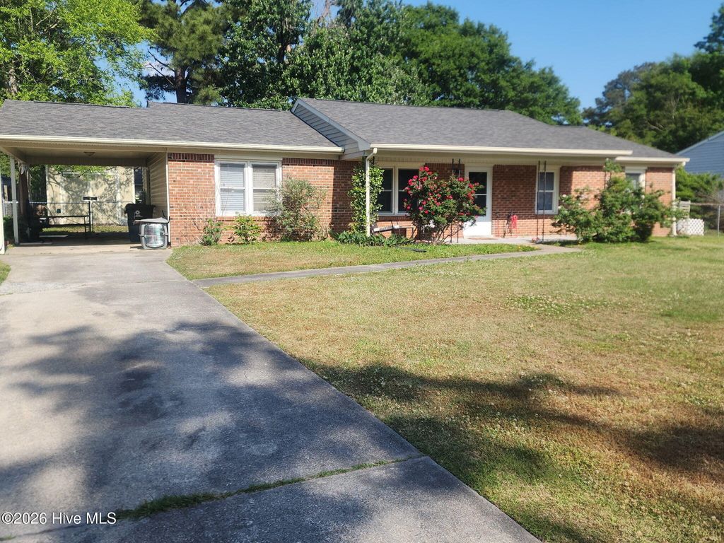 Photo of 105 Lance Court, Jacksonville, NC 28546 (MLS # 100569641)