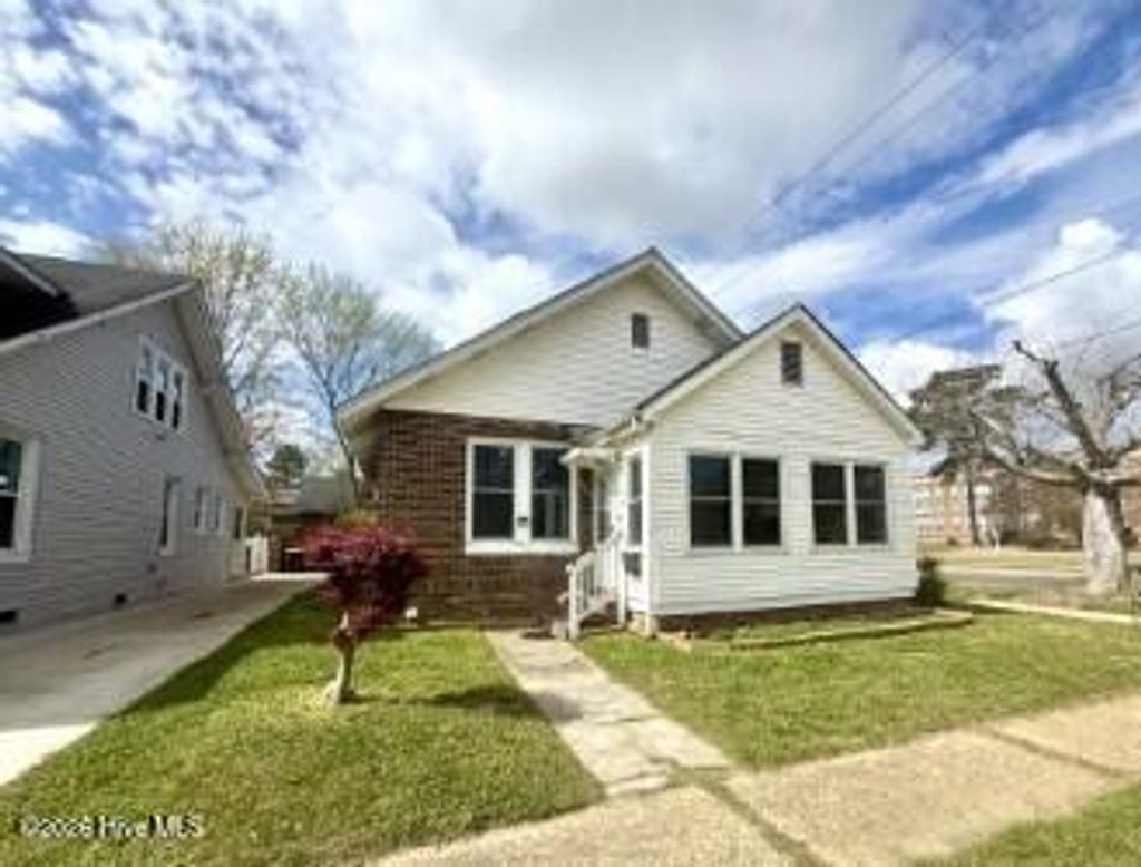 Photo of 517 W North Street W, Ahoskie, NC 27910 (MLS # 100558622)