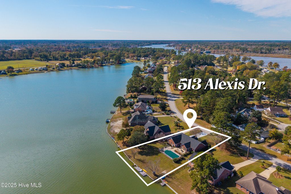 Photo of 513 Alexis Drive, New Bern, NC 28562 (MLS # 100546349)
