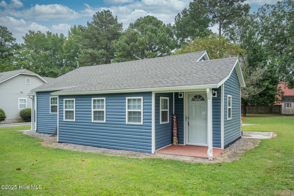 Photo of 108 Whitehurst Street, Elizabeth City, NC 27909 (MLS # 100529794)