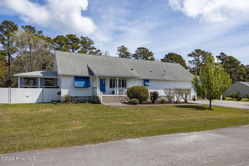 Photo of 120 Pearl Drive, Beaufort, NC 28516 (MLS # 100563091)