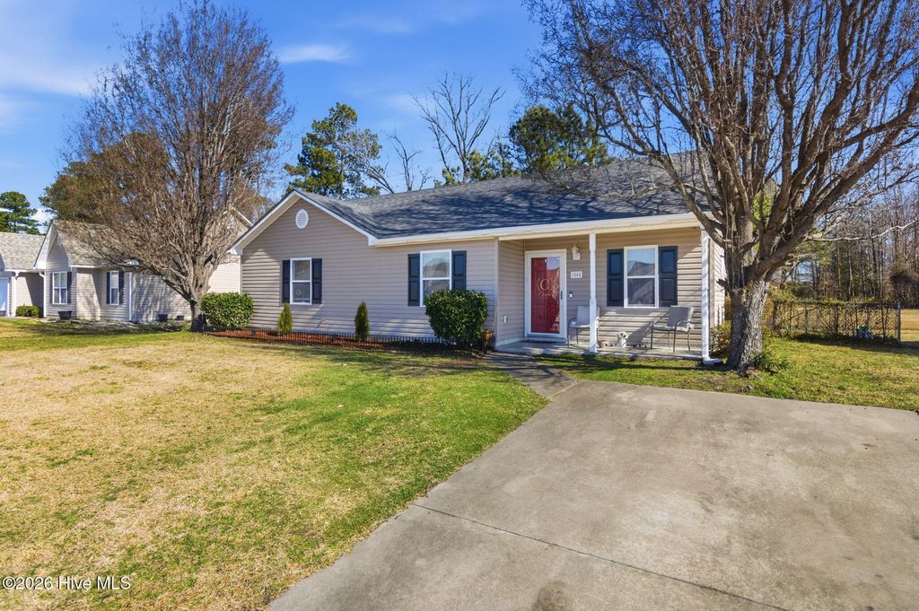 Photo of 1004 Jessica Street, Elizabeth City, NC 27909 (MLS # 100553411)