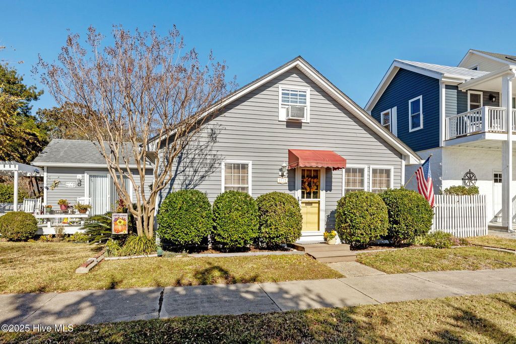 Photo of 1112 Shepard Street, Morehead City, NC 28557 (MLS # 100542344)