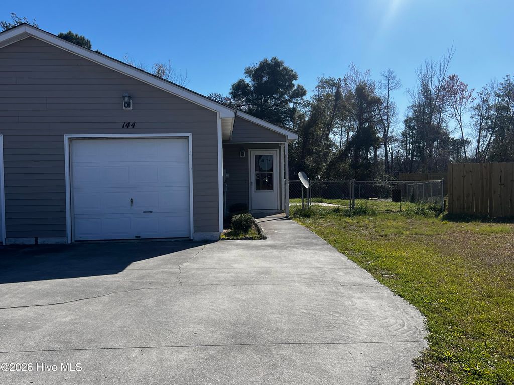 Photo of 144 Charlton Road, Hubert, NC 28539 (MLS # 100561380)