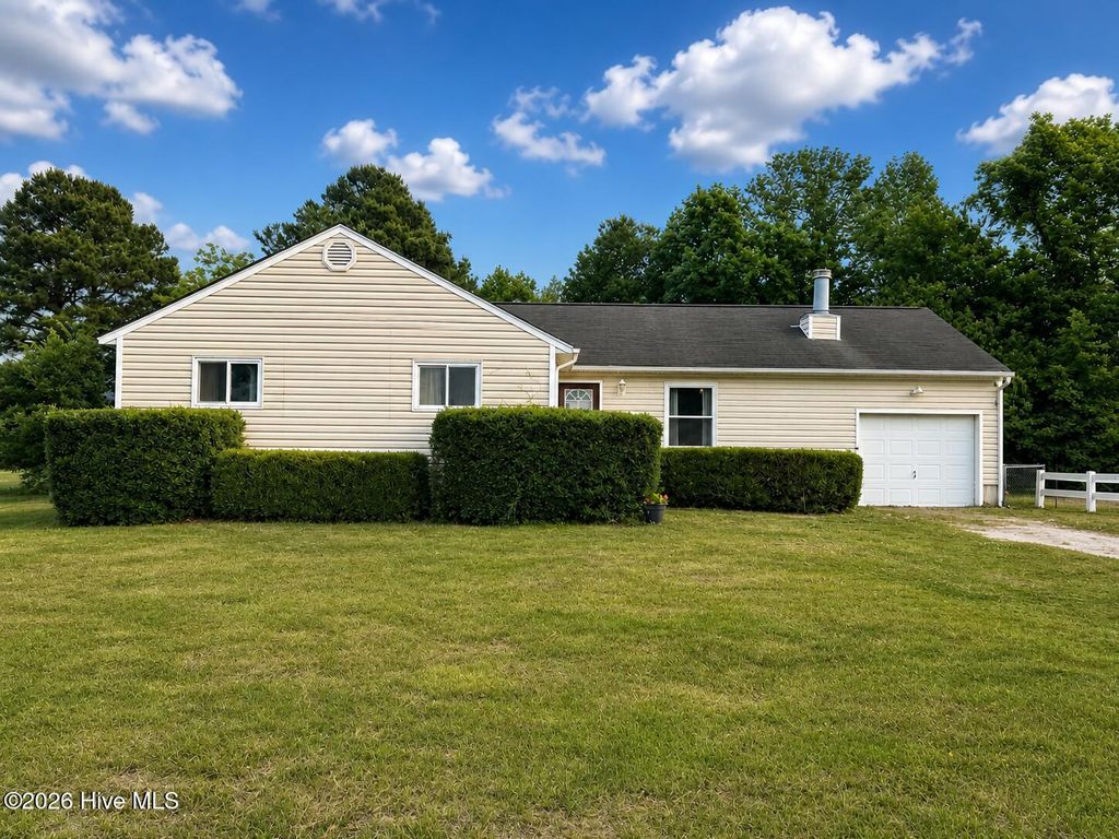 Photo of 306 Drummer Kellum Road, Jacksonville, NC 28546 (MLS # 100571161)