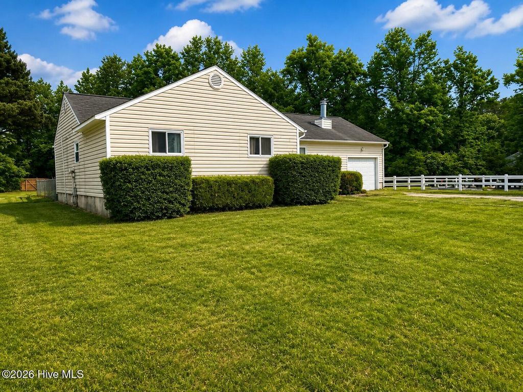 Photo of 306 Drummer Kellum Road, Jacksonville, NC 28546 (MLS # 100571161)