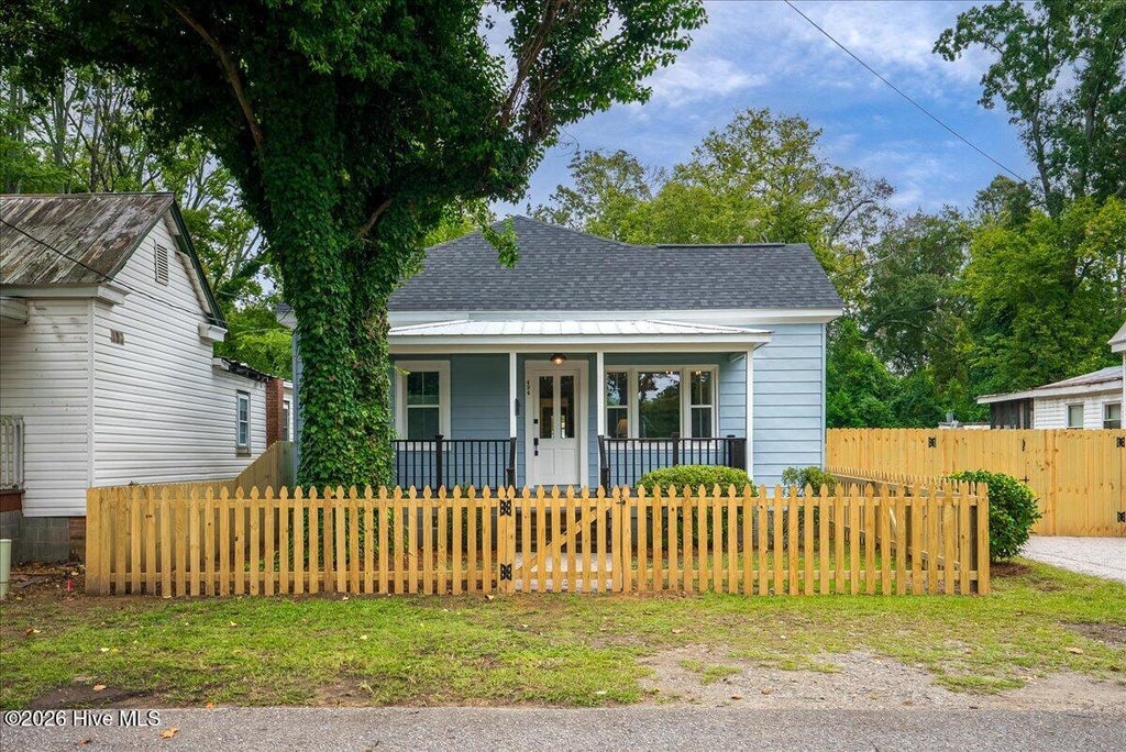 Photo of 424 Fairfield Street NE, Aiken, SC 29801 (MLS # 100606865)