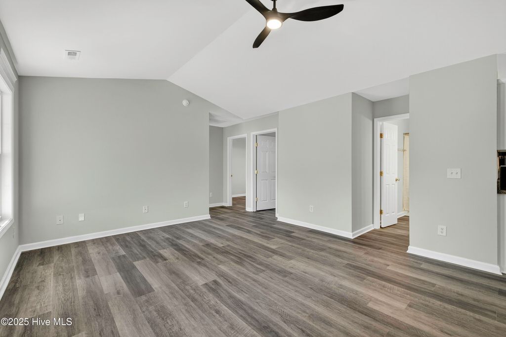 Photo of 204 Larchmont Court, Burgaw, NC 28425 (MLS # 100537514)