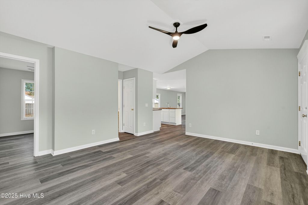 Photo of 204 Larchmont Court, Burgaw, NC 28425 (MLS # 100537514)