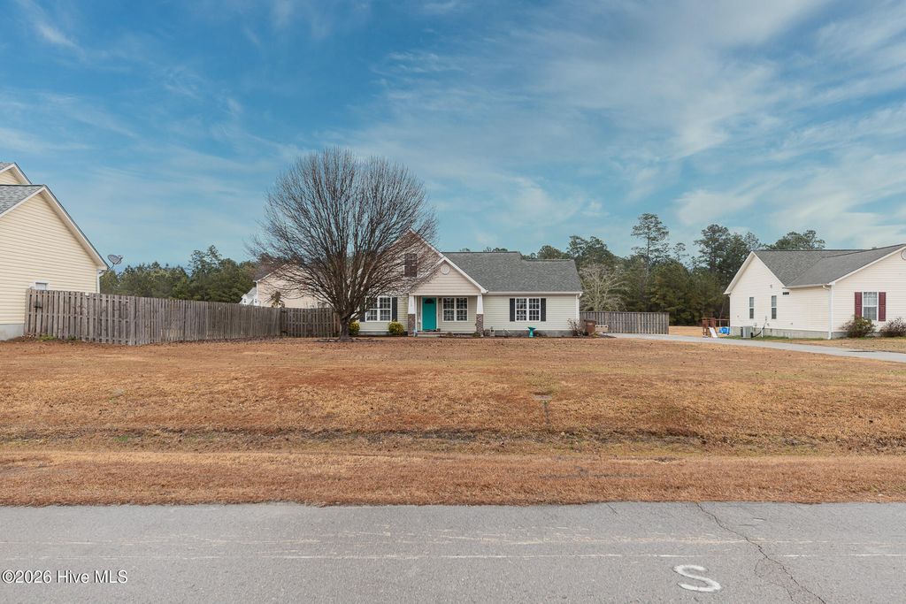 Photo of 106 Michelle Ward Lane, Maple Hill, NC 28454 (MLS # 100551804)