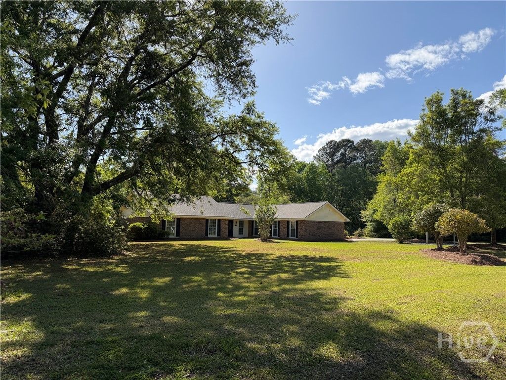 Photo of 199 Ponderosa Road, Richmond Hill, GA 31324 (MLS # SA353345)