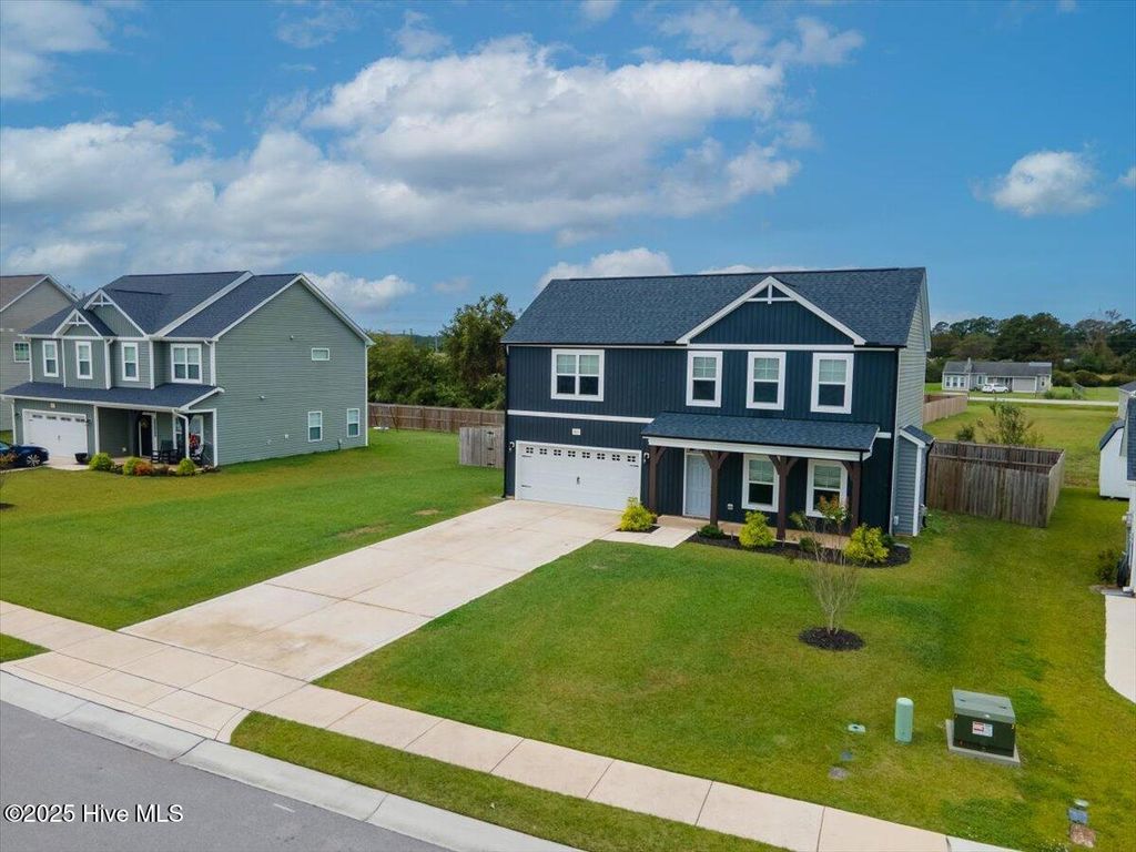 Photo of 201 Fox Cove Crossing, Jacksonville, NC 28546 (MLS # 100537341)