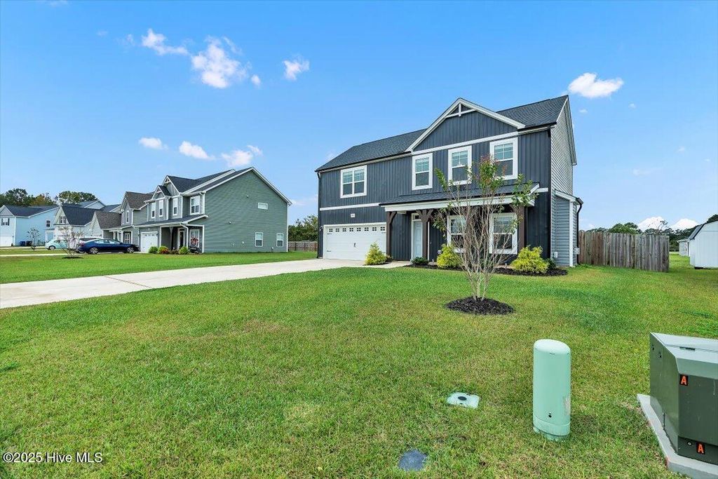 Photo of 201 Fox Cove Crossing, Jacksonville, NC 28546 (MLS # 100537341)