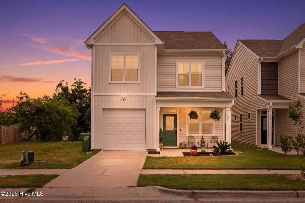Photo of 1405 Creekfront Drive, Wilmington, NC 28401 (MLS # 100571589)