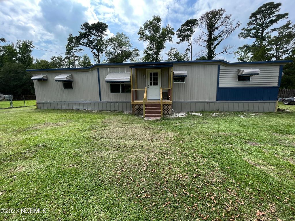 Photo of 304 Queens Road, Hubert, NC 28539 (MLS # 100577214)