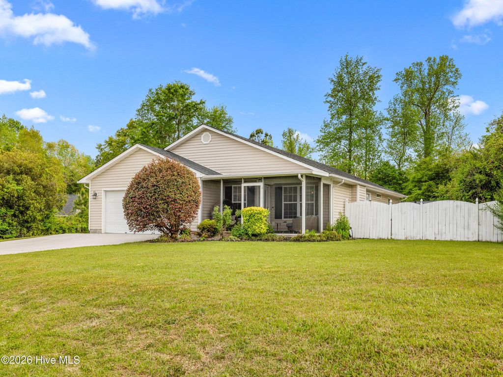 Photo of 148 Plow Point Lane, Jacksonville, NC 28546 (MLS # 100567636)
