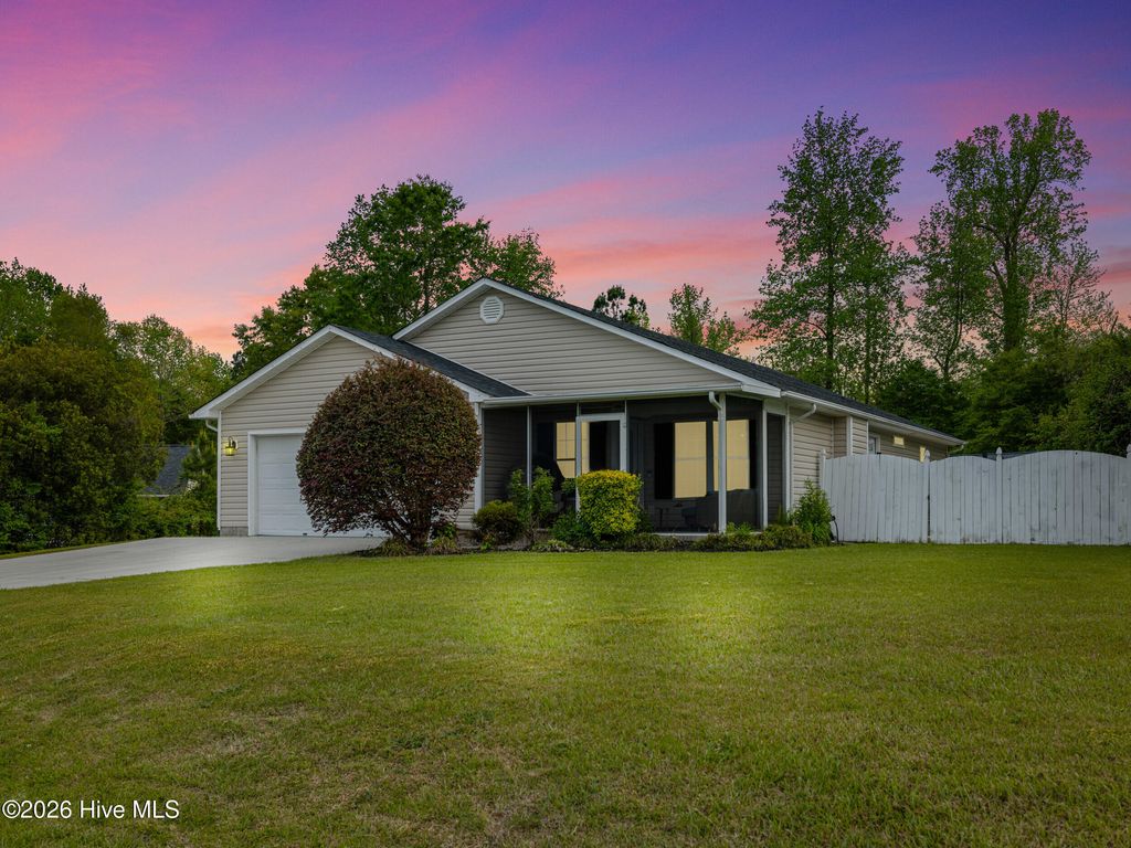 Photo of 148 Plow Point Lane, Jacksonville, NC 28546 (MLS # 100567636)
