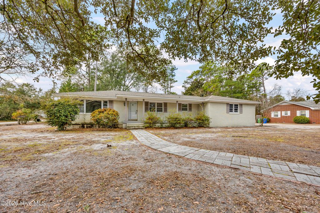 Photo of 9 Castlewood Drive, Wilmington, NC 28409 (MLS # 100548669)