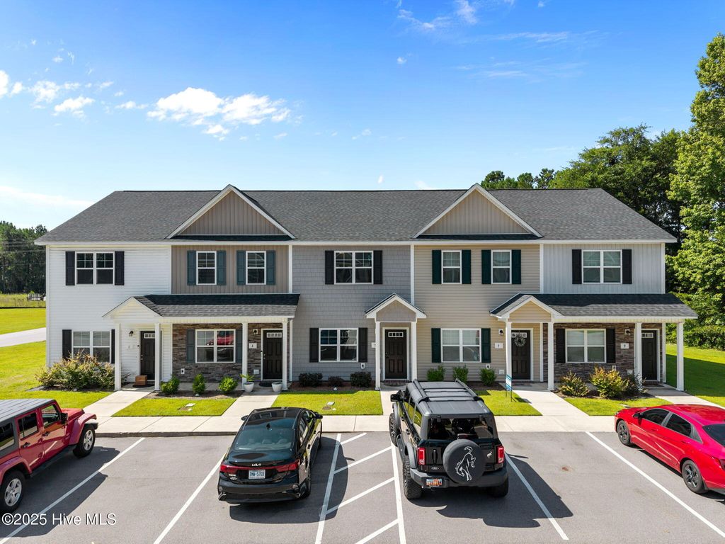 Photo of 5 Jaydn Drive W, Jacksonville, NC 28546 (MLS # 100521503)