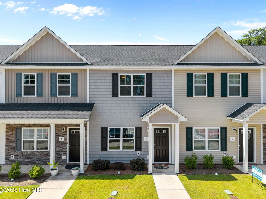 Photo of 5 Jaydn Drive W, Jacksonville, NC 28546 (MLS # 100521503)