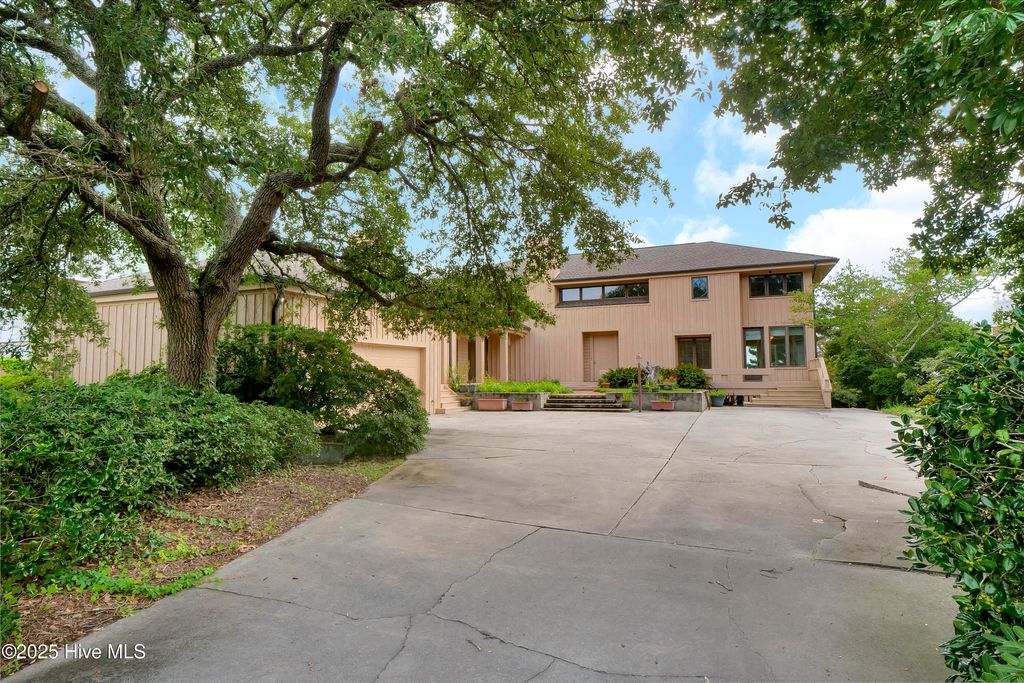 Photo of 825 Inlet View Drive, Wilmington, NC 28409 (MLS # 100527389)