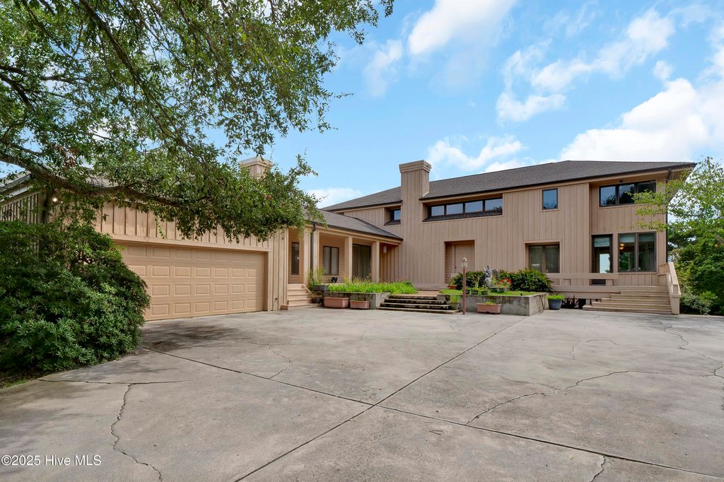 Photo of 825 Inlet View Drive, Wilmington, NC 28409 (MLS # 100527389)