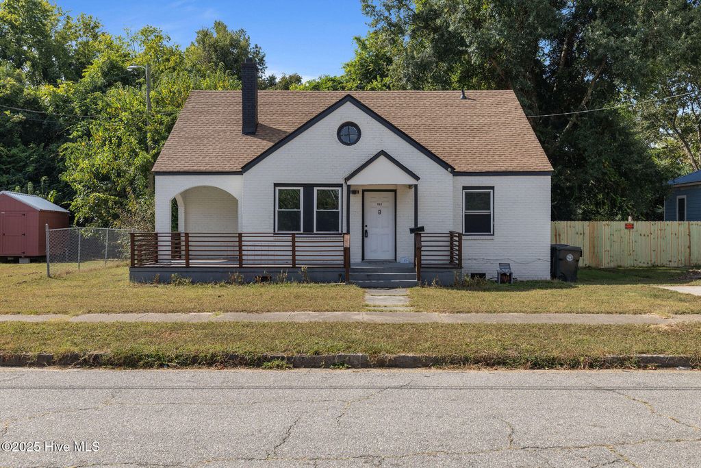 Photo of 512 E Chestnut Street, Goldsboro, NC 27530 (MLS # 100533332)