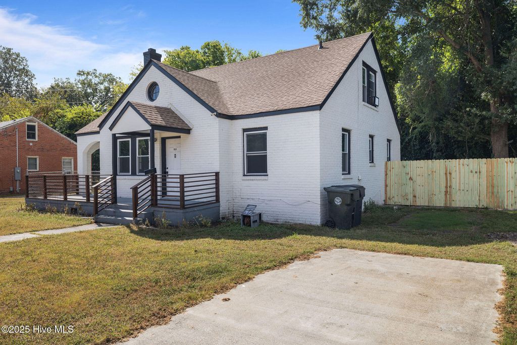 Photo of 512 E Chestnut Street, Goldsboro, NC 27530 (MLS # 100533332)