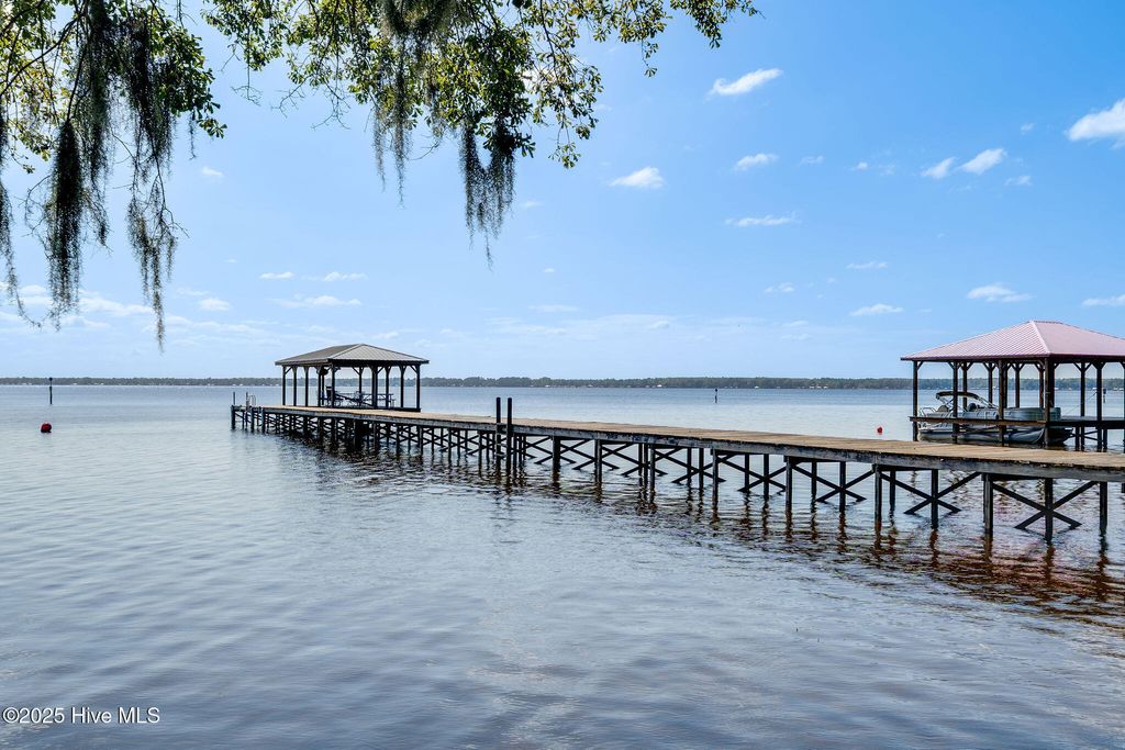 Photo of 212 Lakeshore Drive, Lake Waccamaw, NC 28450 (MLS # 100534572)