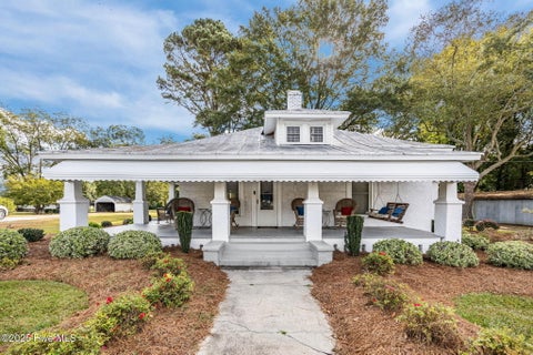 Photo of 202 N Main Street, Walstonburg, NC 27888 (MLS # 100609981)