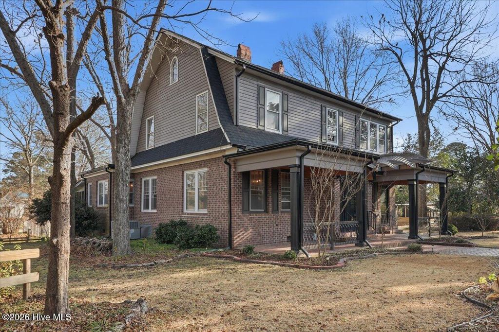 Photo of 123 E College Street, Mount Olive, NC 28365 (MLS # 100548033)