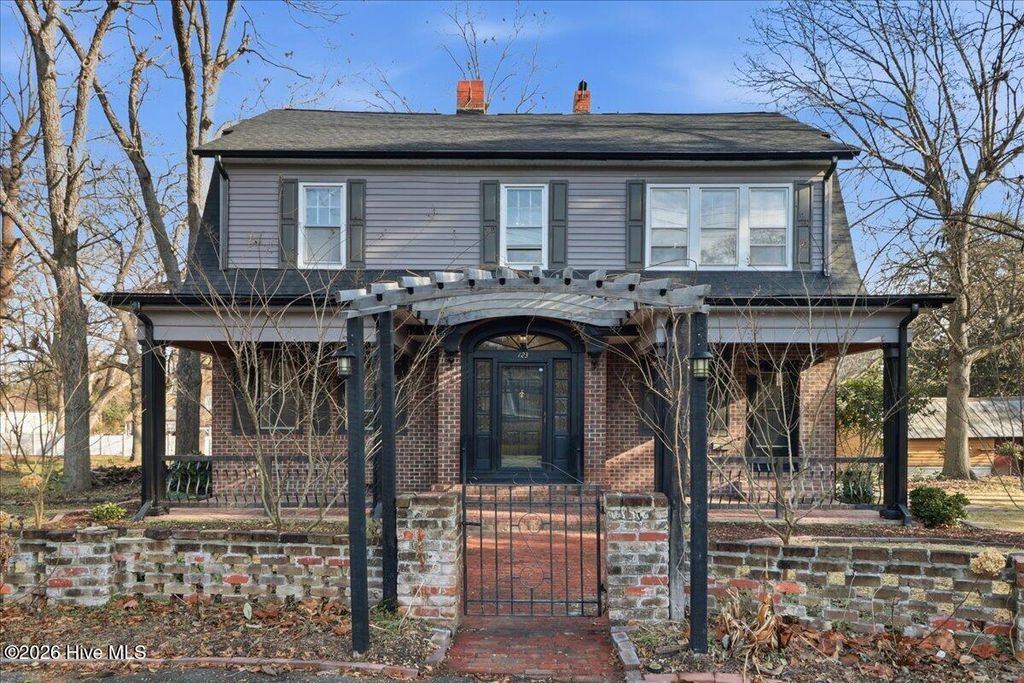 Photo of 123 E College Street, Mount Olive, NC 28365 (MLS # 100548033)