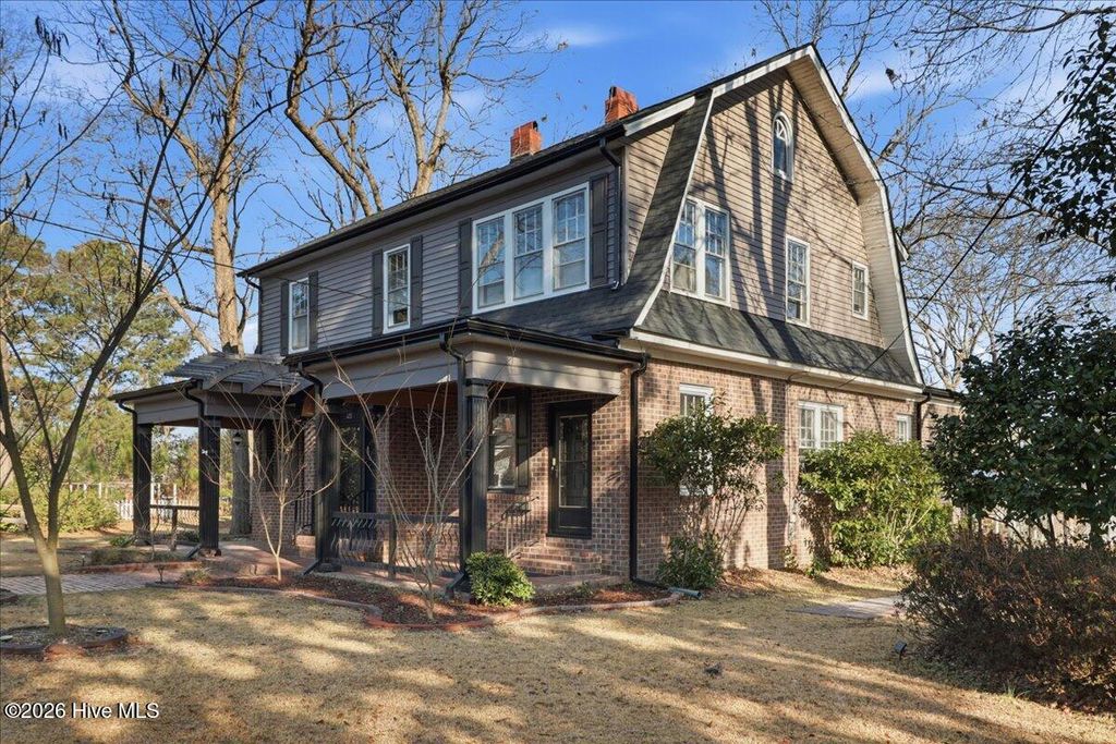 Photo of 123 E College Street, Mount Olive, NC 28365 (MLS # 100548033)